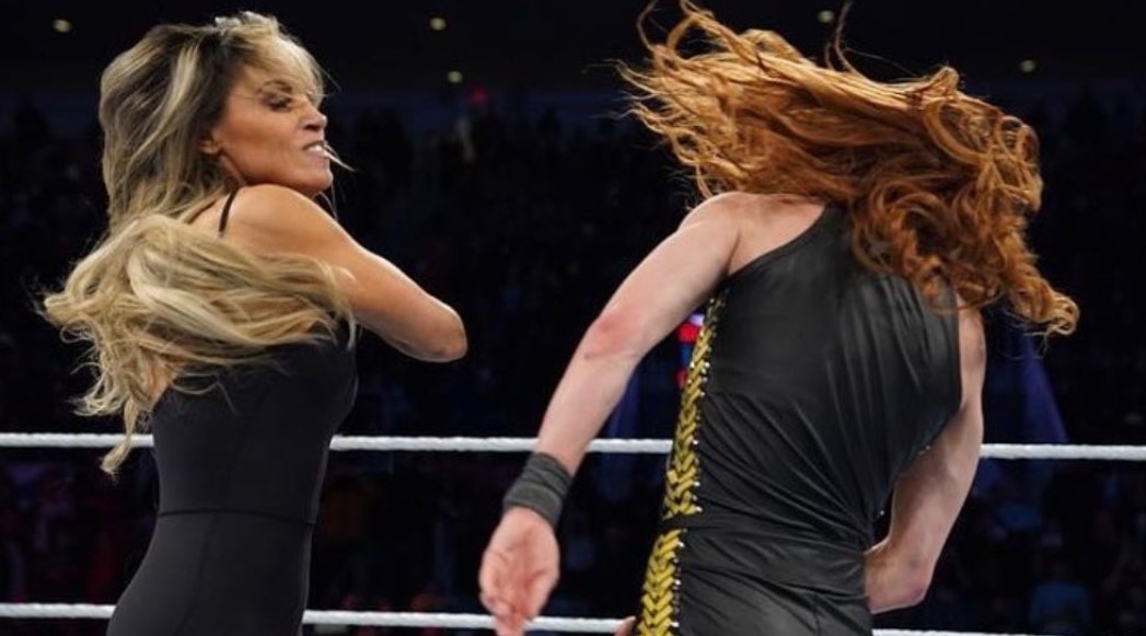 Video: Trish Stratus Slaps Becky Lynch At WWE Live Event In Toronto ...