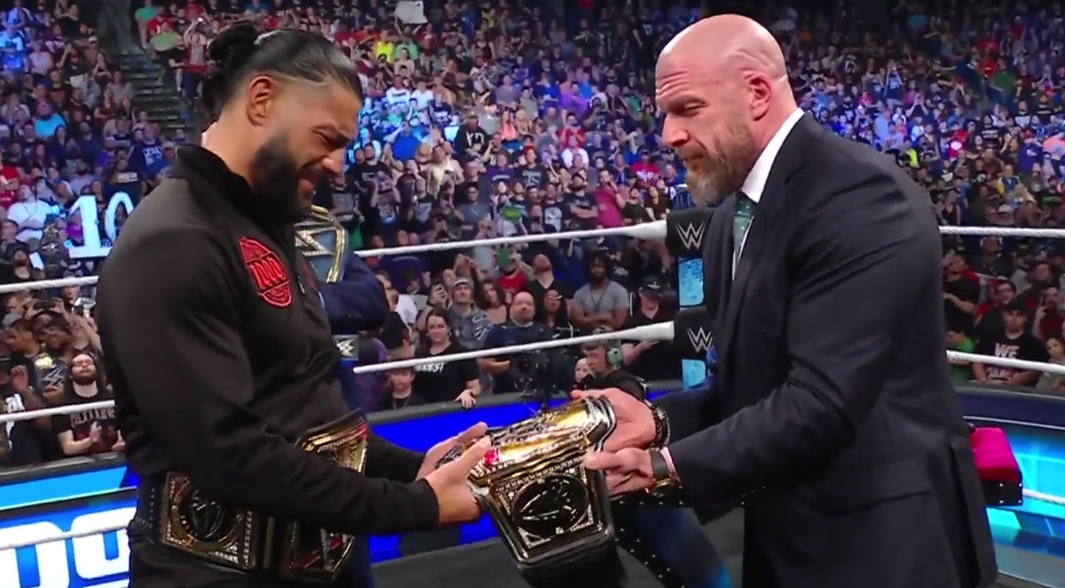 Triple H Presents Roman Reigns With New Universal Title On WWE ...